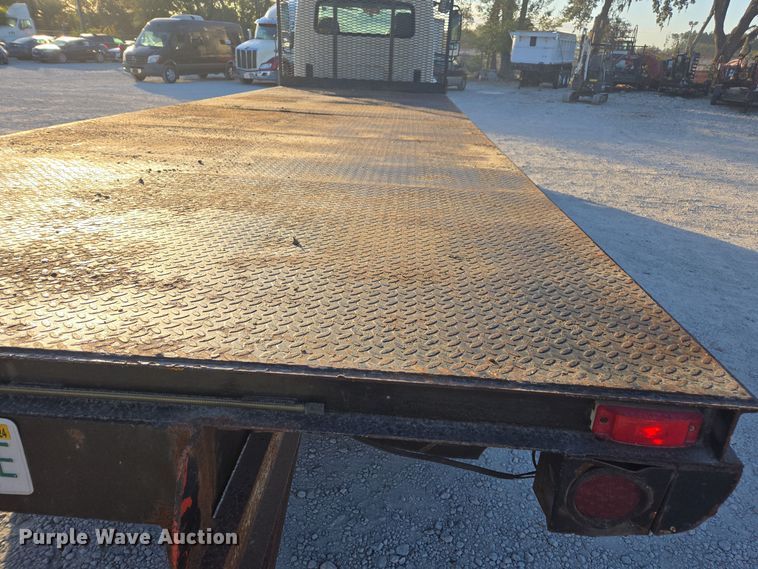 image for item DW1779 2009 International 4400 flatbed truck