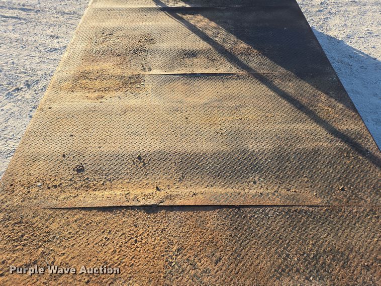 image for item DW1779 2009 International 4400 flatbed truck