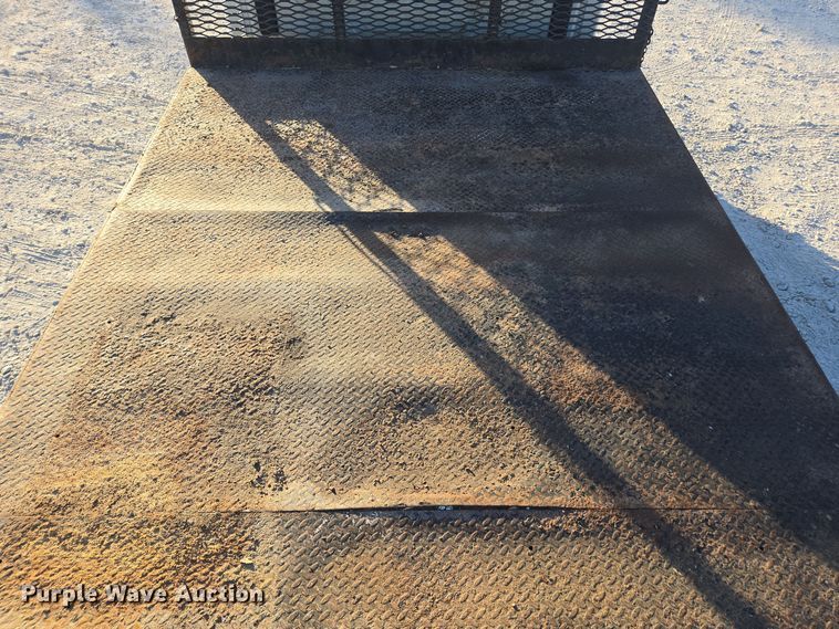 image for item DW1779 2009 International 4400 flatbed truck