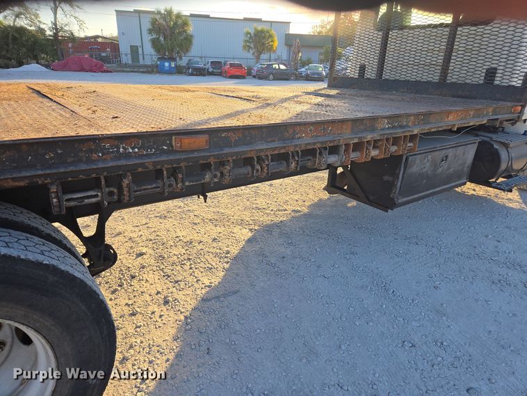 image for item DW1779 2009 International 4400 flatbed truck