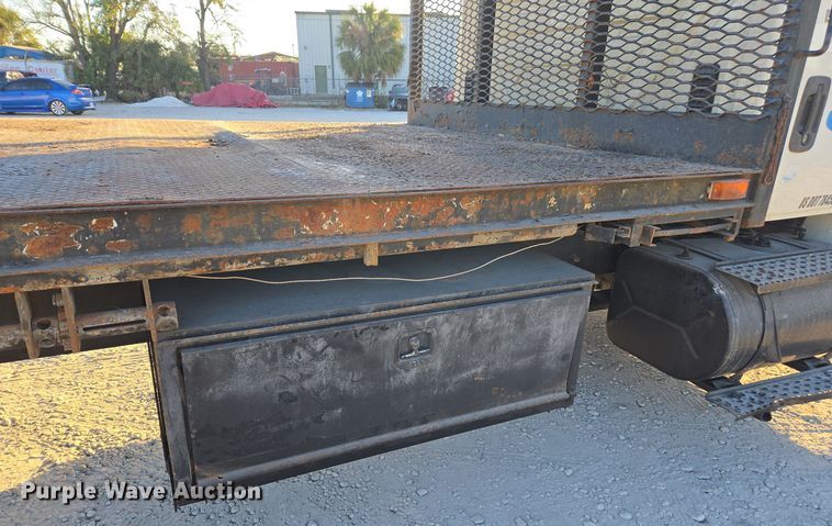 image for item DW1779 2009 International 4400 flatbed truck