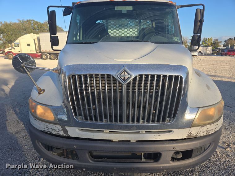 image for item DW1779 2009 International 4400 flatbed truck