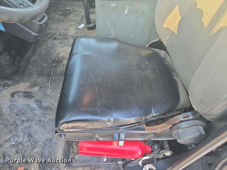 image for item DW1779 2009 International 4400 flatbed truck