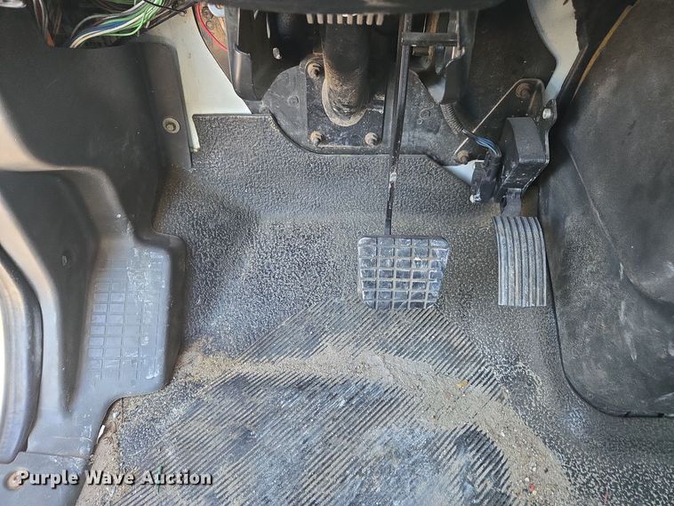 image for item DW1779 2009 International 4400 flatbed truck