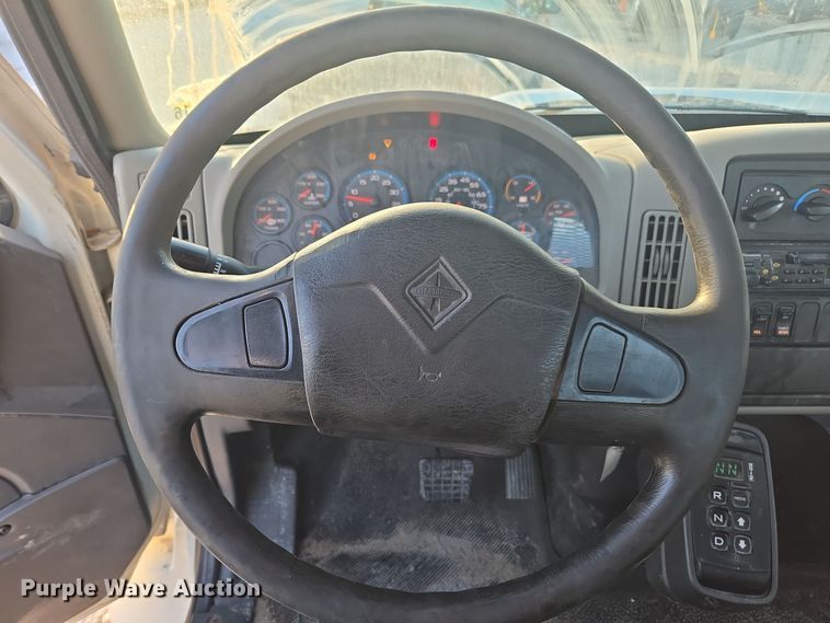 image for item DW1779 2009 International 4400 flatbed truck