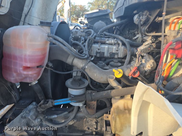 image for item DW1779 2009 International 4400 flatbed truck