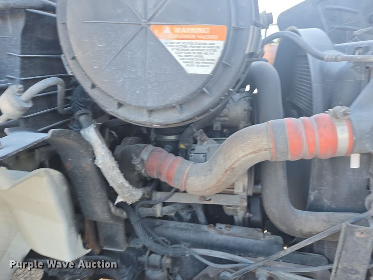 image for item DW1779 2009 International 4400 flatbed truck