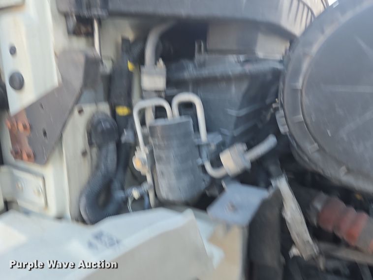 image for item DW1779 2009 International 4400 flatbed truck