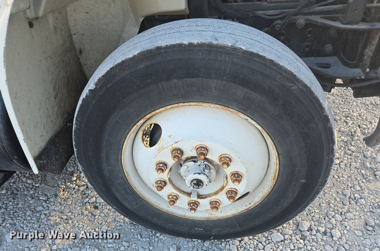 image for item DW1779 2009 International 4400 flatbed truck