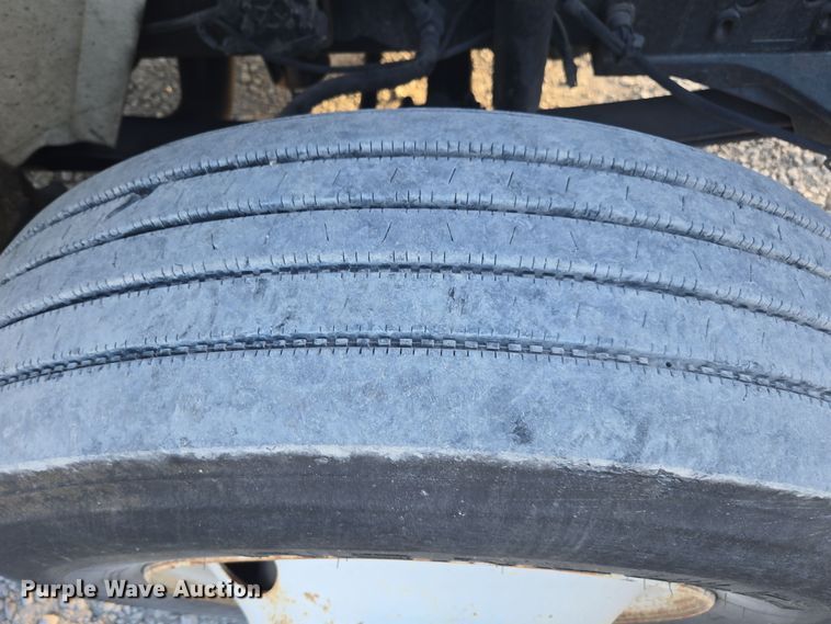 image for item DW1779 2009 International 4400 flatbed truck