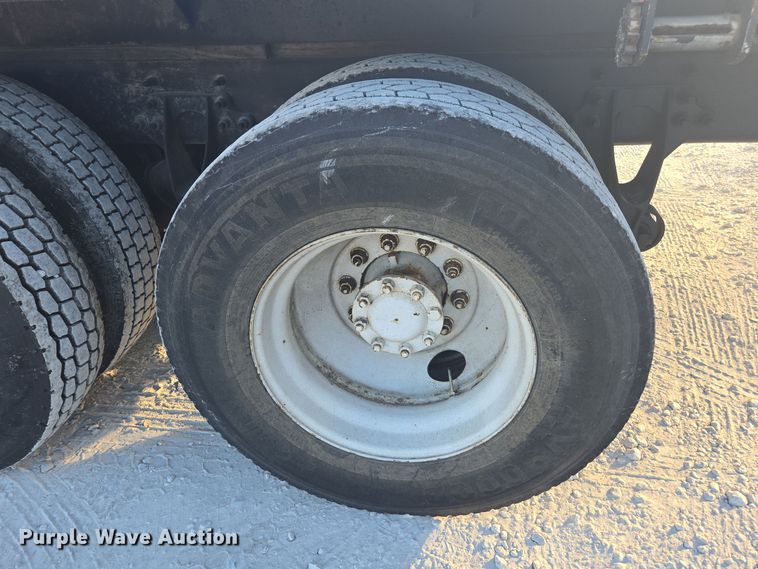 image for item DW1779 2009 International 4400 flatbed truck