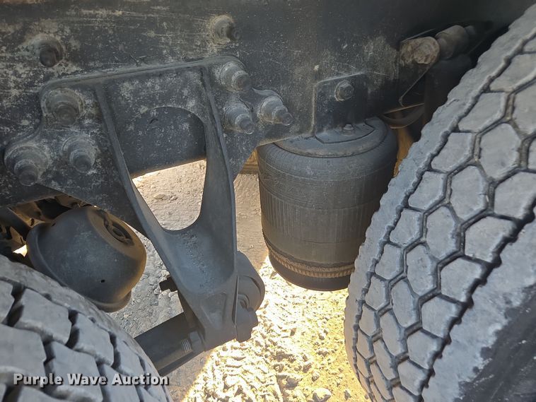 image for item DW1779 2009 International 4400 flatbed truck