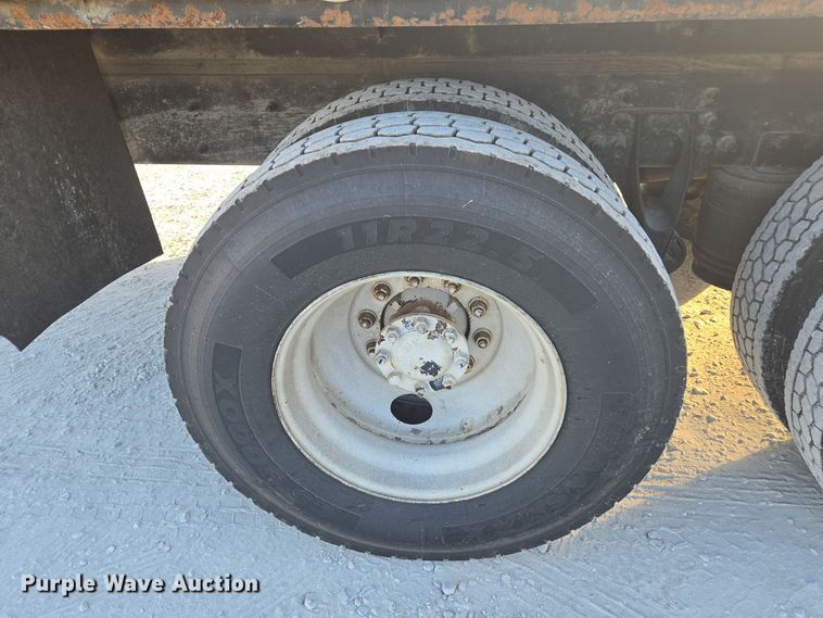 image for item DW1779 2009 International 4400 flatbed truck