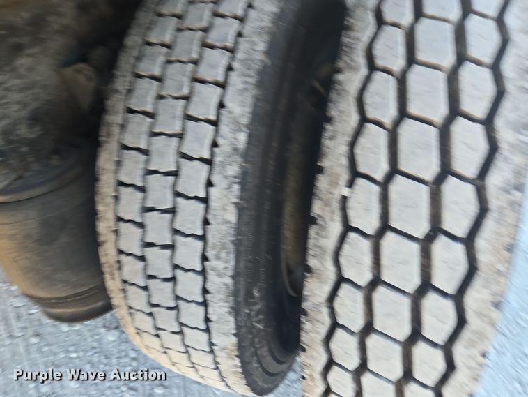 image for item DW1779 2009 International 4400 flatbed truck