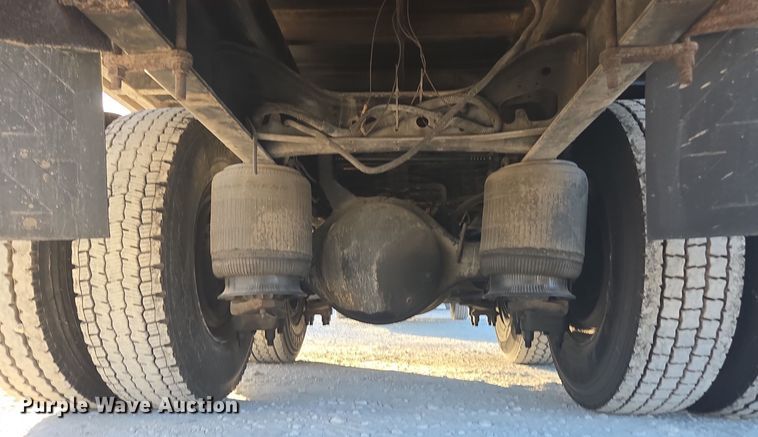 image for item DW1779 2009 International 4400 flatbed truck