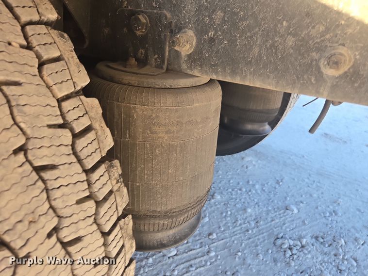 image for item DW1779 2009 International 4400 flatbed truck