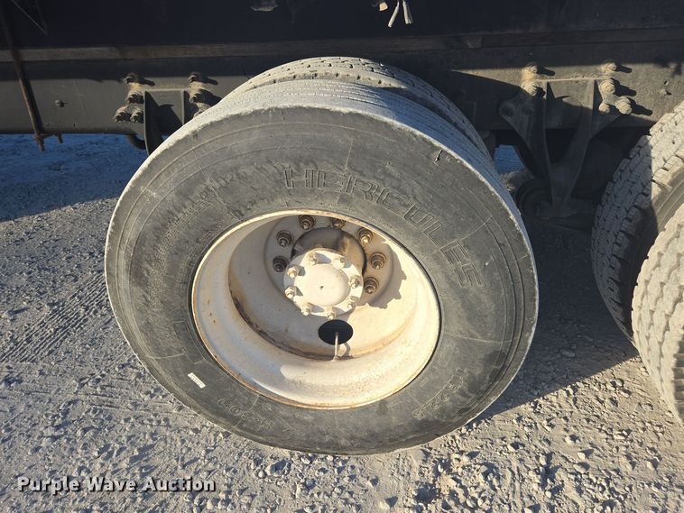 image for item DW1779 2009 International 4400 flatbed truck