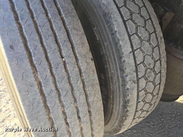 image for item DW1779 2009 International 4400 flatbed truck