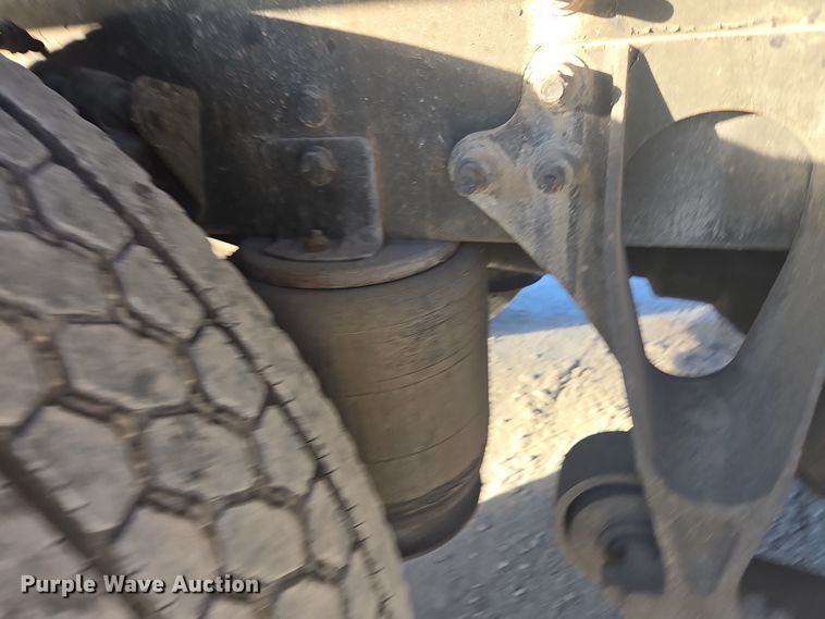 image for item DW1779 2009 International 4400 flatbed truck