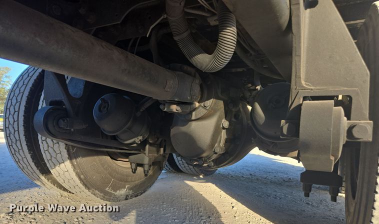 image for item DW1779 2009 International 4400 flatbed truck