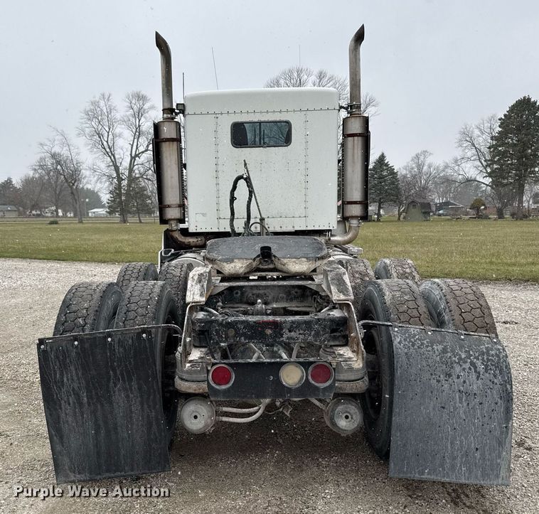 image for item DW2452 1994 Kenworth T600 semi truck