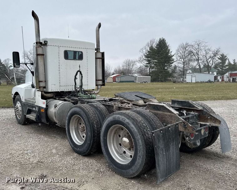 image for item DW2452 1994 Kenworth T600 semi truck