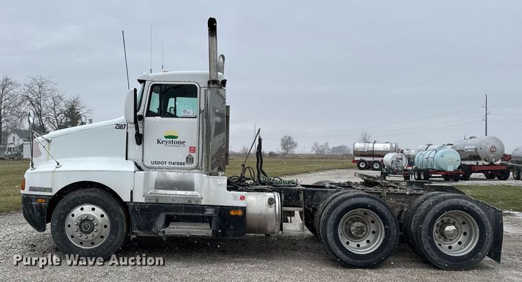 image for item DW2452 1994 Kenworth T600 semi truck
