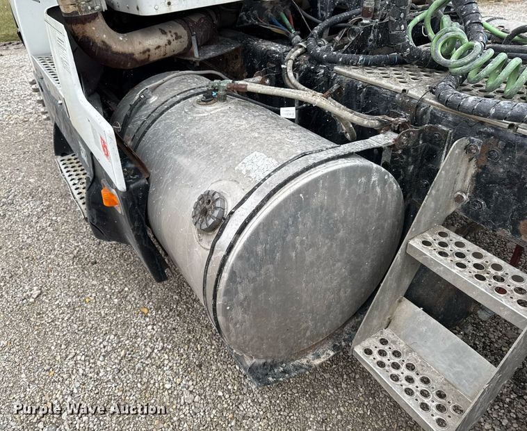 image for item DW2452 1994 Kenworth T600 semi truck