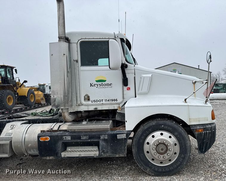 image for item DW2452 1994 Kenworth T600 semi truck