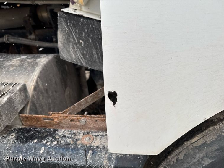 image for item DW2452 1994 Kenworth T600 semi truck