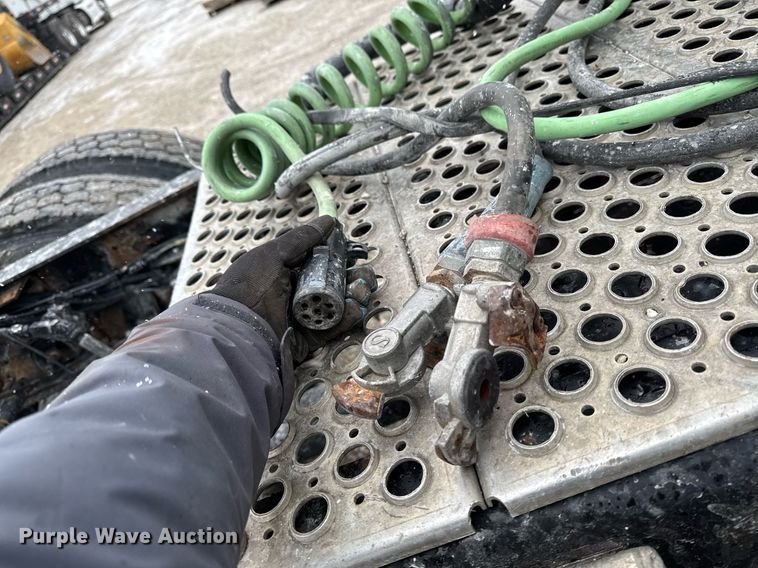 image for item DW2452 1994 Kenworth T600 semi truck