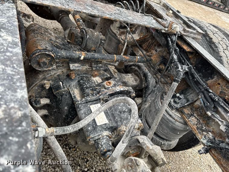 image for item DW2452 1994 Kenworth T600 semi truck