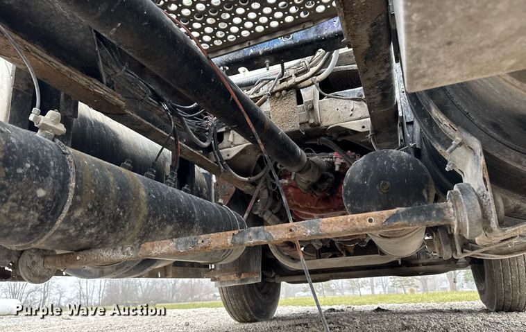 image for item DW2452 1994 Kenworth T600 semi truck