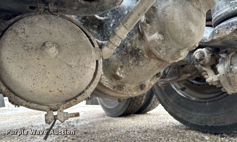 image for item DW2452 1994 Kenworth T600 semi truck