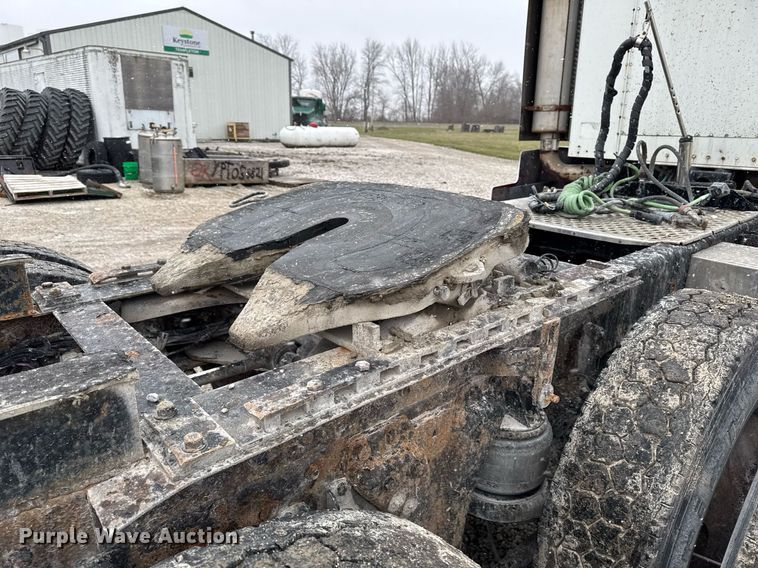 image for item DW2452 1994 Kenworth T600 semi truck