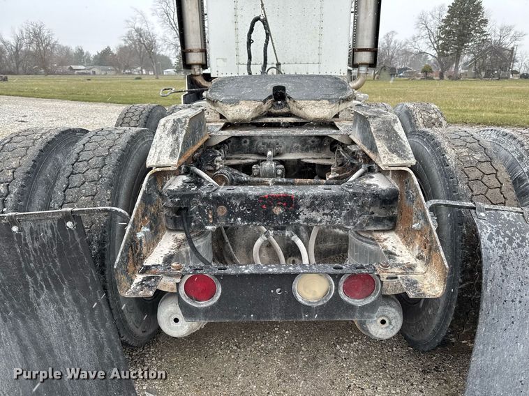 image for item DW2452 1994 Kenworth T600 semi truck