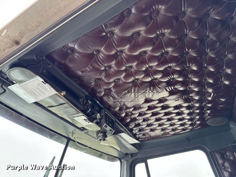 image for item DW2452 1994 Kenworth T600 semi truck