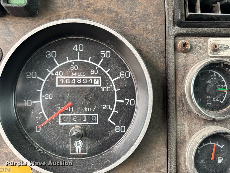 image for item DW2452 1994 Kenworth T600 semi truck