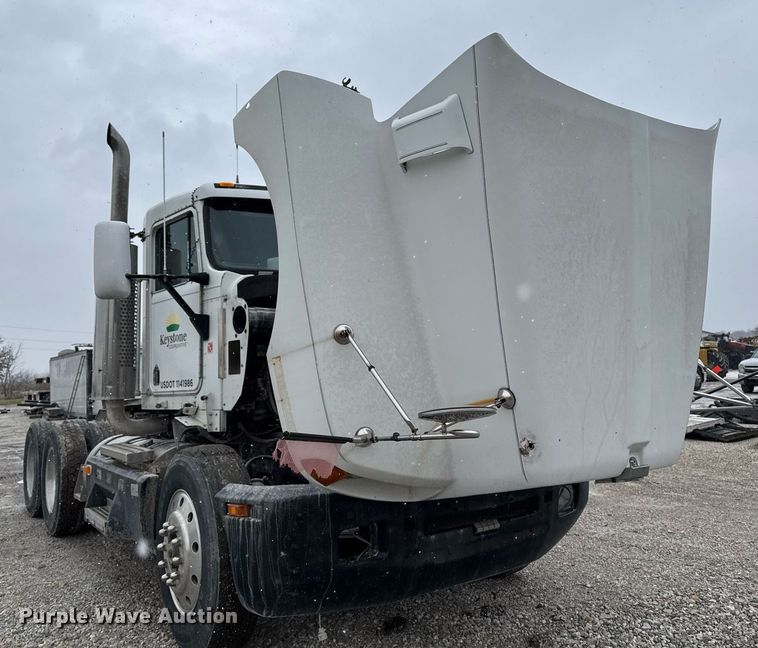 image for item DW2452 1994 Kenworth T600 semi truck