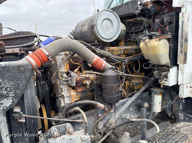 image for item DW2452 1994 Kenworth T600 semi truck