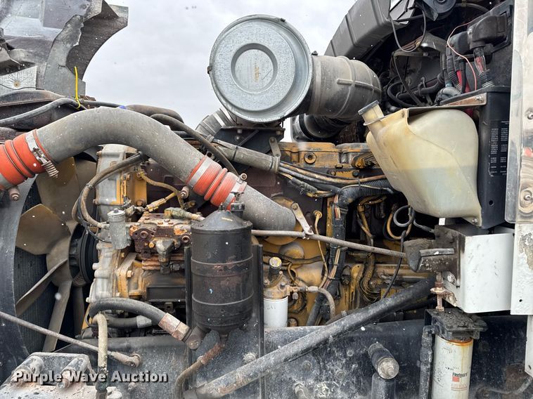 image for item DW2452 1994 Kenworth T600 semi truck