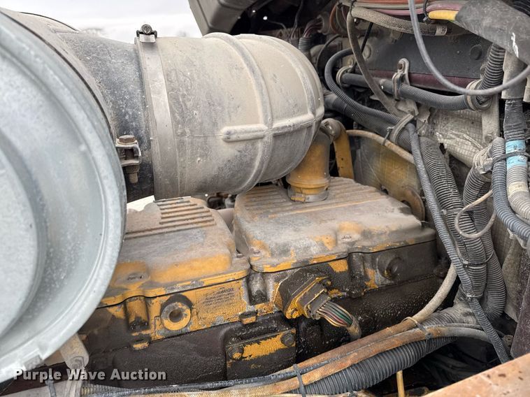 image for item DW2452 1994 Kenworth T600 semi truck