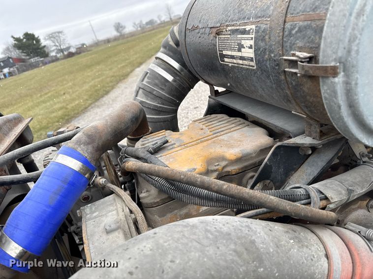 image for item DW2452 1994 Kenworth T600 semi truck