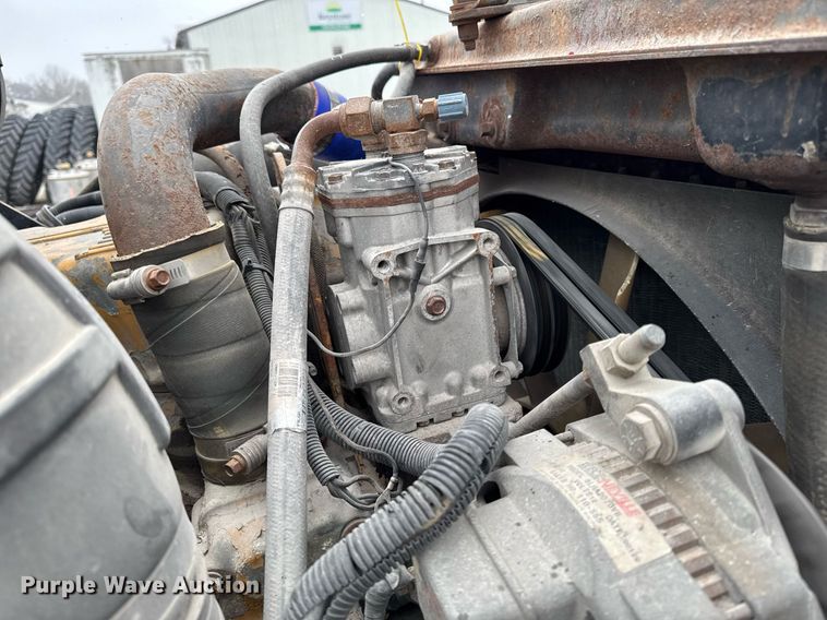 image for item DW2452 1994 Kenworth T600 semi truck