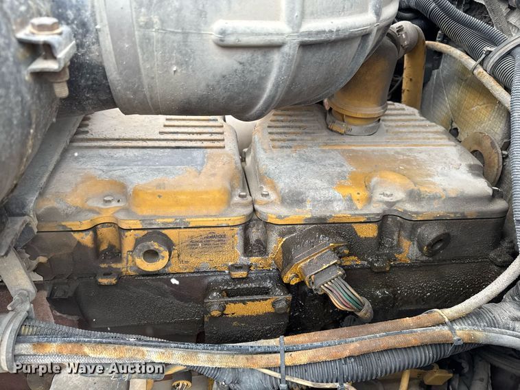 image for item DW2452 1994 Kenworth T600 semi truck