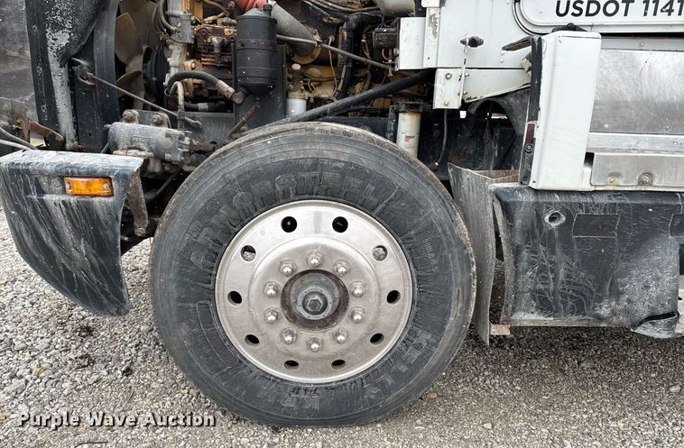 image for item DW2452 1994 Kenworth T600 semi truck