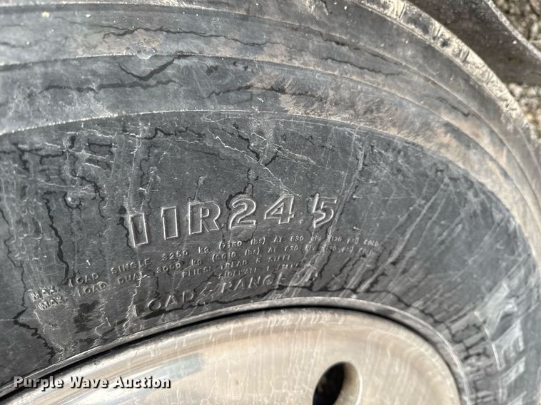 image for item DW2452 1994 Kenworth T600 semi truck