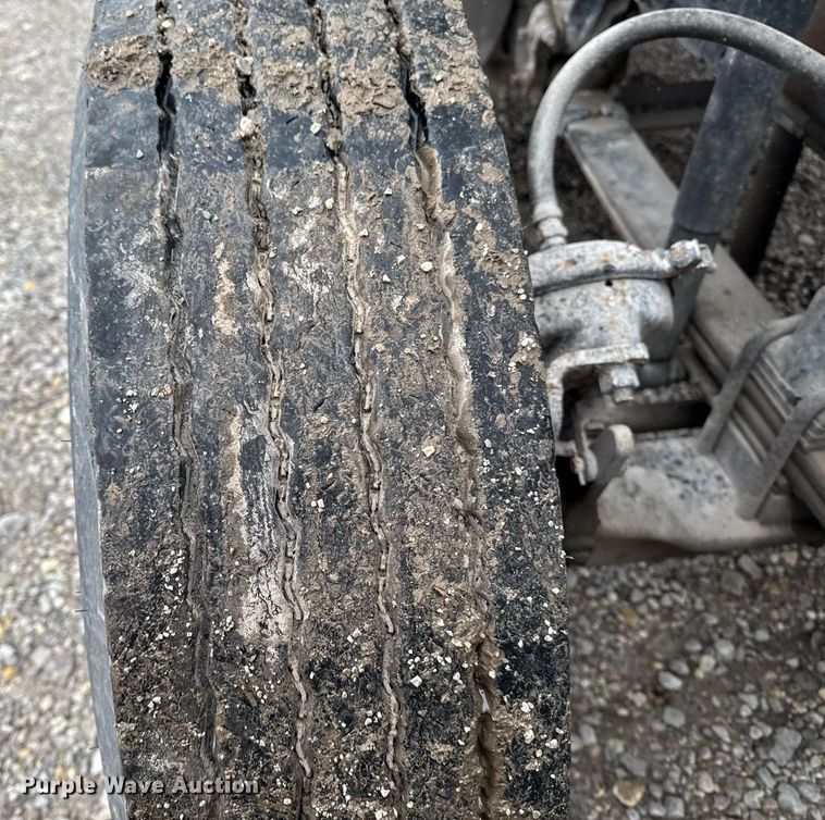 image for item DW2452 1994 Kenworth T600 semi truck