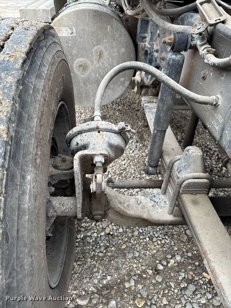 image for item DW2452 1994 Kenworth T600 semi truck