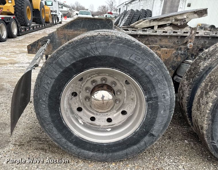 image for item DW2452 1994 Kenworth T600 semi truck